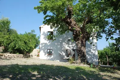 Image de Charmante ferme avec jardin privé à Barchi Marche