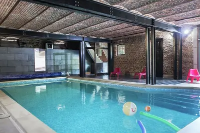 Image de Manoir à Néblon avec piscine intérieure privée