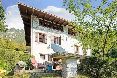 Image de Appartement avec jardin privי