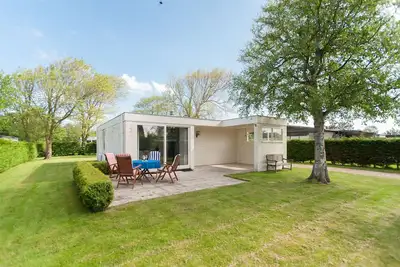 Image de Maison de vacances א Julianadorp avec jardin