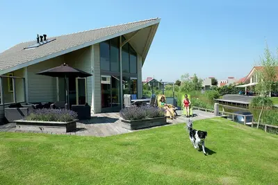 Image de Confortable villa avec lave-vaisselle, à Veerse Meer