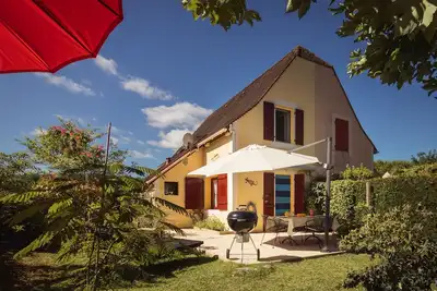 Image de Belle maison de vacances près de la forêt