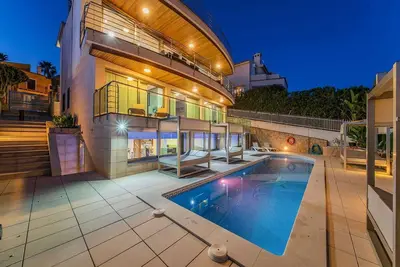 Image de Villa de luxe avec jacuzzi à Alcudia Majorque