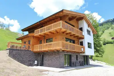 Image de Chalet Ă Saalbach-Hinterglemm avec sauna