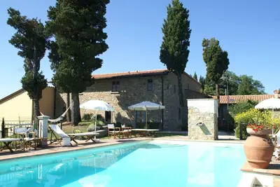 Image de Maison à Montecarelli avec Piscine