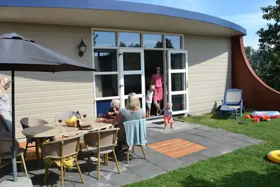 Image de Bungalow unique avec décor maritime à la plage