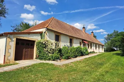 Image de Maison de vacances traditionnelle avec jardin
