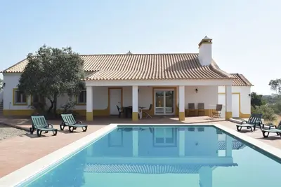 Image de Villa moderne avec piscine privée à Vimieiro