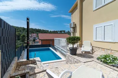 Image de Appartement avec jardin א Trogir