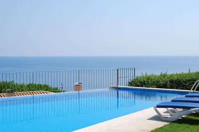 Image de Appartement moderne avec piscine