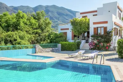 Image de Villa א Lefkogia avec piscine privיe