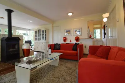 Image de Bungalow indépendant avec cheminée extérieure