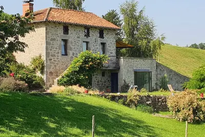 Image de Belle maison en pierre avec jacuzzi