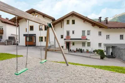 Appartement vue sur la montagne près de la forêt