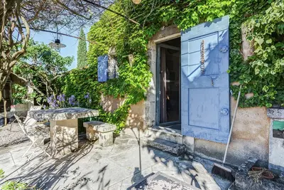 Image de Gîte à Oppède au milieu des vignes