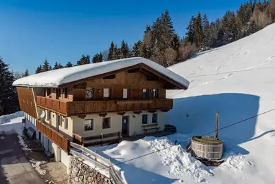 Image de Chalet à Hopfgarten à Brixental avec bain à remous