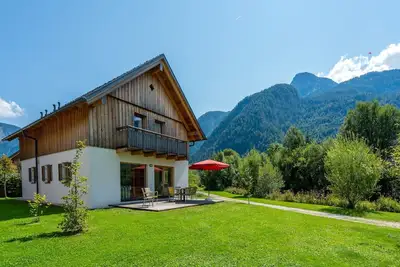 Image de Chalet de luxe à Obertraun avec piscine
