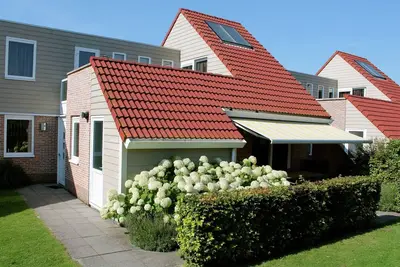 Image de Maison de vacances bien entretenue avec terrasse sur le toit