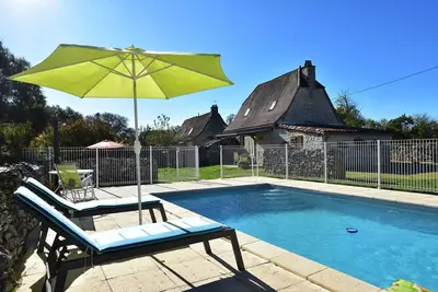 Image de Maison de vacances moderne avec piscine à Gramat