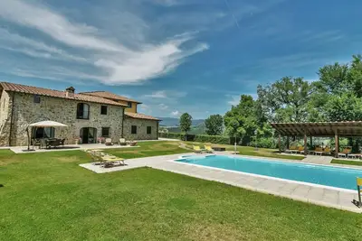 Image de Superbe demeure avec piscine Ă Poppi