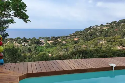 Image de Maison avec vue sur la mer au bord de l'Hyères