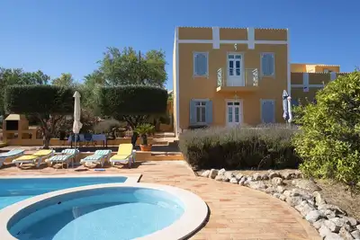 Image de Superbe demeure avec piscine partagée