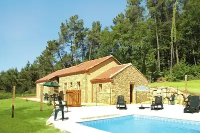 Image de Maison de vacances pittoresque avec piscine