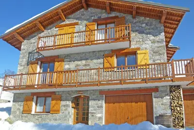 Image de Chalet dans les près du domaine skiable