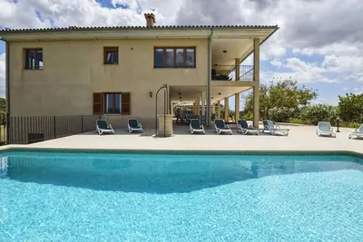 Image de Belle maison de vacances avec piscine