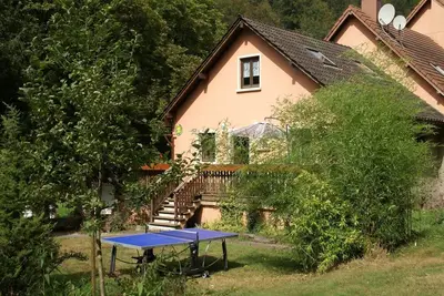 Image de Grande maison de vacances avec jardin près du lac