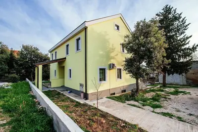 Image de Grande maison de vacances avec grande terrasse privée, 2 unités séparées, Wi Fi