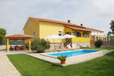 Image de Villa paisible avec piscine privée sur Juršici