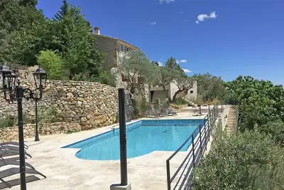 Image de Belle maison de vacances avec piscine privée