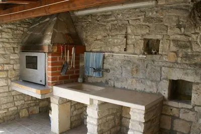 Image de Maison de vacances traditionnelle avec piscine privée
