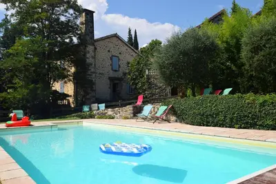 Maison de vacances avec piscine en Ardèche