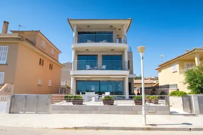 Image de Villa à Son Serra avec Piscine et Vue sur Mer