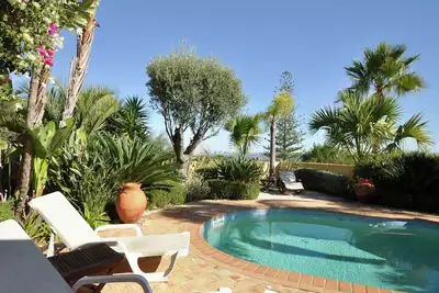 Image de Maison de vacances moderne avec piscine privée à Lagos