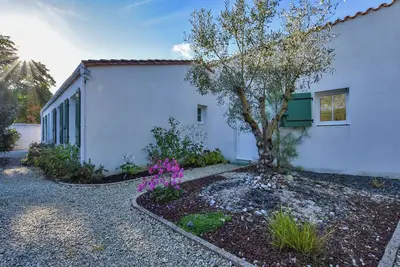 Image de Maison moderne à Sainte-Marie-de-Ré près de la mer