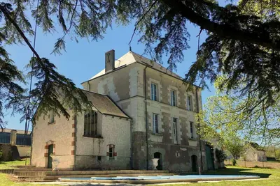 Image de Villa majestueuse à Cussay avec piscine