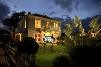 Image de The Cottage @ 241 North