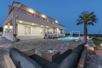 Villa א Debeljak avec piscine privיe