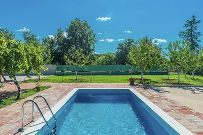 Image de Belle maison de vacances avec piscine privée