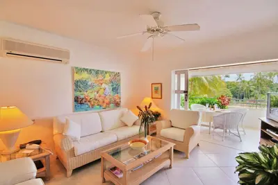 Image de Condos on Glitter Bay Estate by Blue Sky Luxury