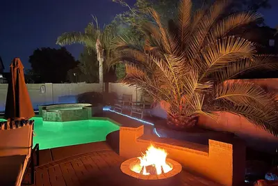 Image de Resort Style Living! Moins de 15 minutes de la Nfl, de la Ncaa, de la Nascar et de l'entraînement printanier