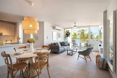 Image de Solis Beach Flat<br> Directement sur la plage<br> Vues sur l'océan<br> bassin<br> Tennis