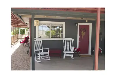 Image de Confortable 2 Br sur 2 acres avec verger Ă Rosamond, Ca