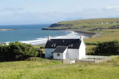 Image de Driftwood Cottage Skye, 2 chambres, vue spectaculaire sur la mer, près de Quiraing
