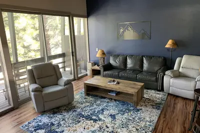 Image de Mammoth 3 Bd 2 Ba Condo with Balcony, Patio - Pet Friendly