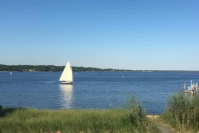 Image de Hamptons Waterfront - Great Location!