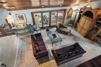 Image de Maison élégante avec accès au lac Pine (West Bloomfield, Michigan, États-Unis)